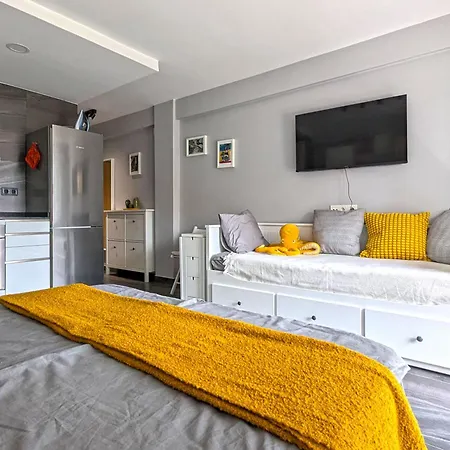 Apartment Stylish Close By The Sea *